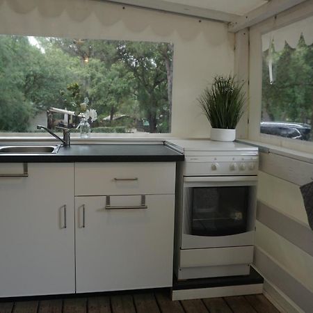 Chalets Met Buitenkeuken Op Camping Lei Suves - Joycasa Roquebrune-sur-Argens Exterior photo