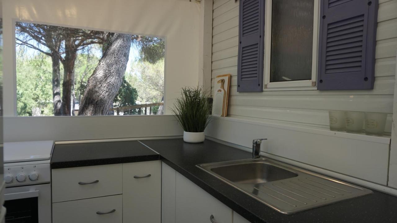Chalets Met Buitenkeuken Op Camping Lei Suves - Joycasa Roquebrune-sur-Argens Exterior photo