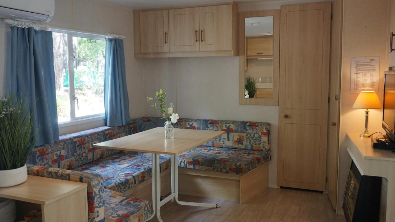 Chalets Met Buitenkeuken Op Camping Lei Suves - Joycasa Roquebrune-sur-Argens Exterior photo