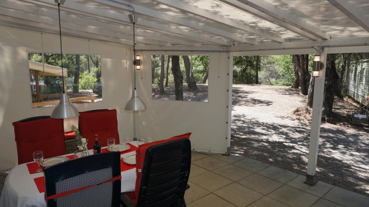 Chalets Met Buitenkeuken Op Camping Lei Suves - Joycasa Roquebrune-sur-Argens Exterior photo