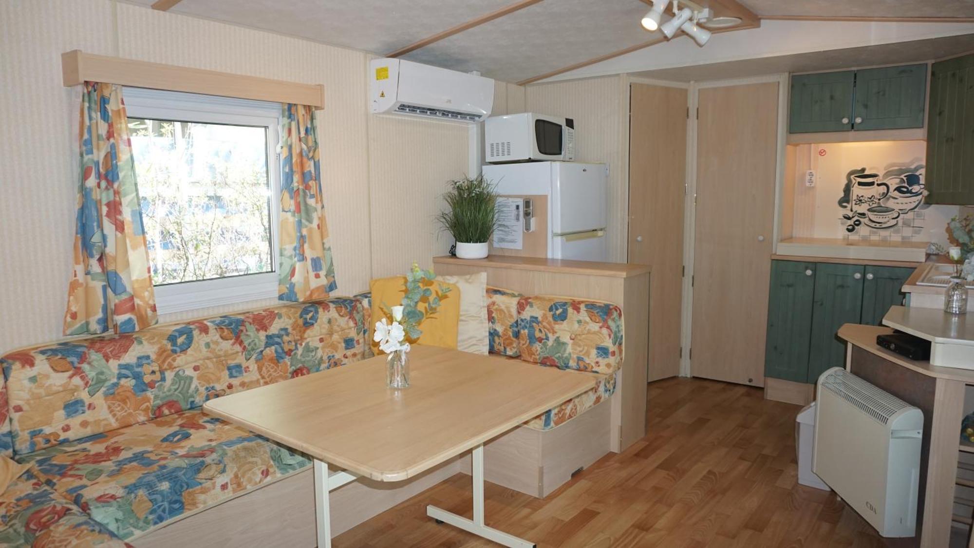 Chalets Met Buitenkeuken Op Camping Lei Suves - Joycasa Roquebrune-sur-Argens Room photo