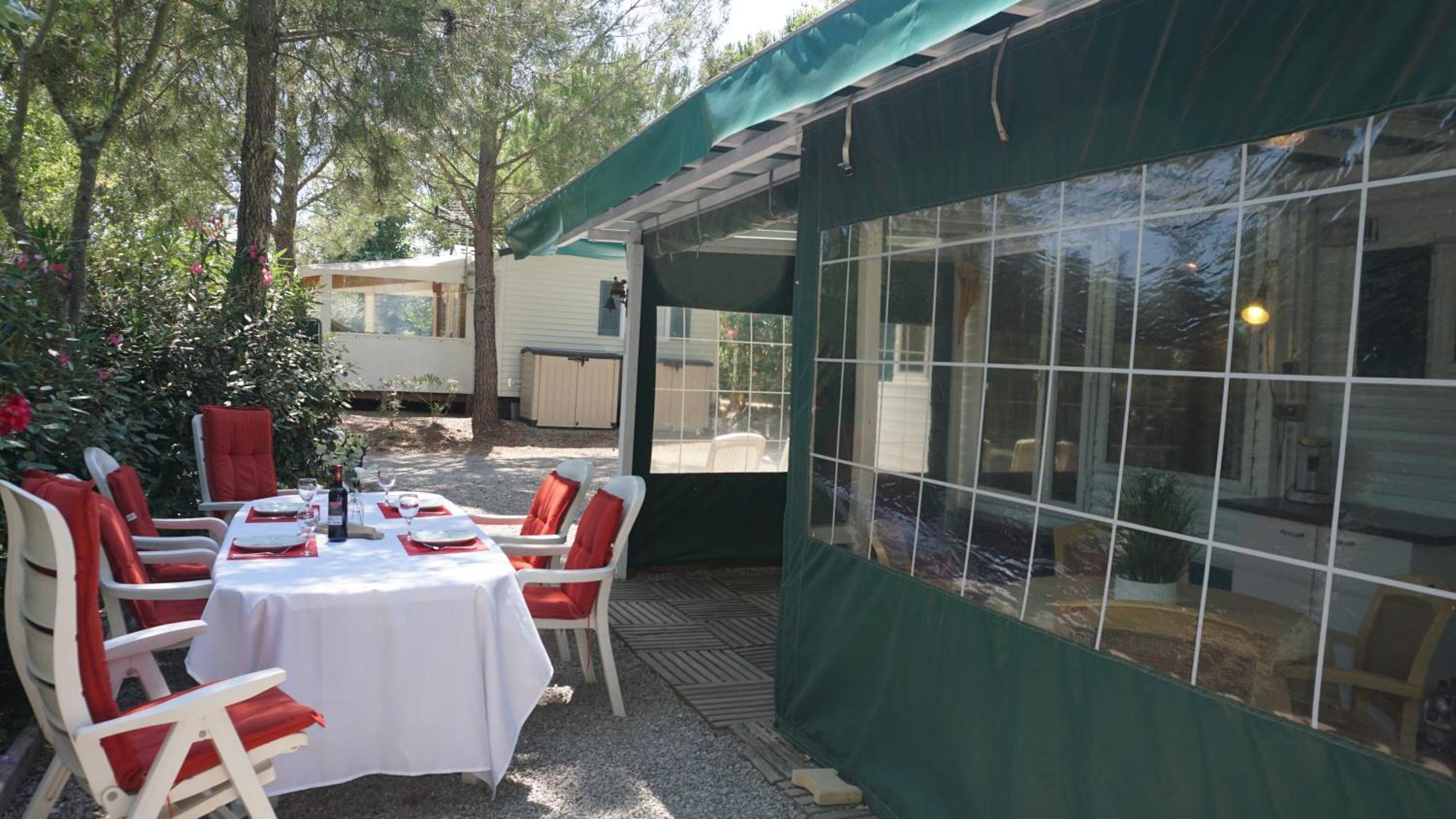 Chalets Met Buitenkeuken Op Camping Lei Suves - Joycasa Roquebrune-sur-Argens Room photo